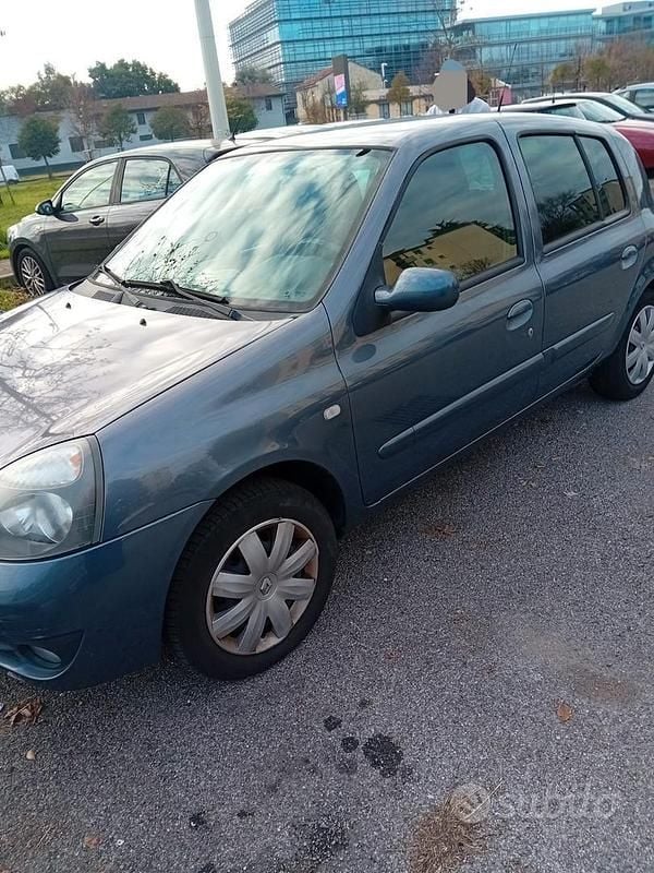 Usata Renault Clio II 75 CV (55 kW) 2007 Grigio Berlina