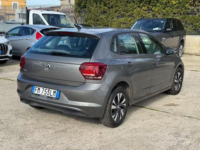 Begagnad VW Polo Highline 95 HK (69 kW) 2018 Grå Halvkombi