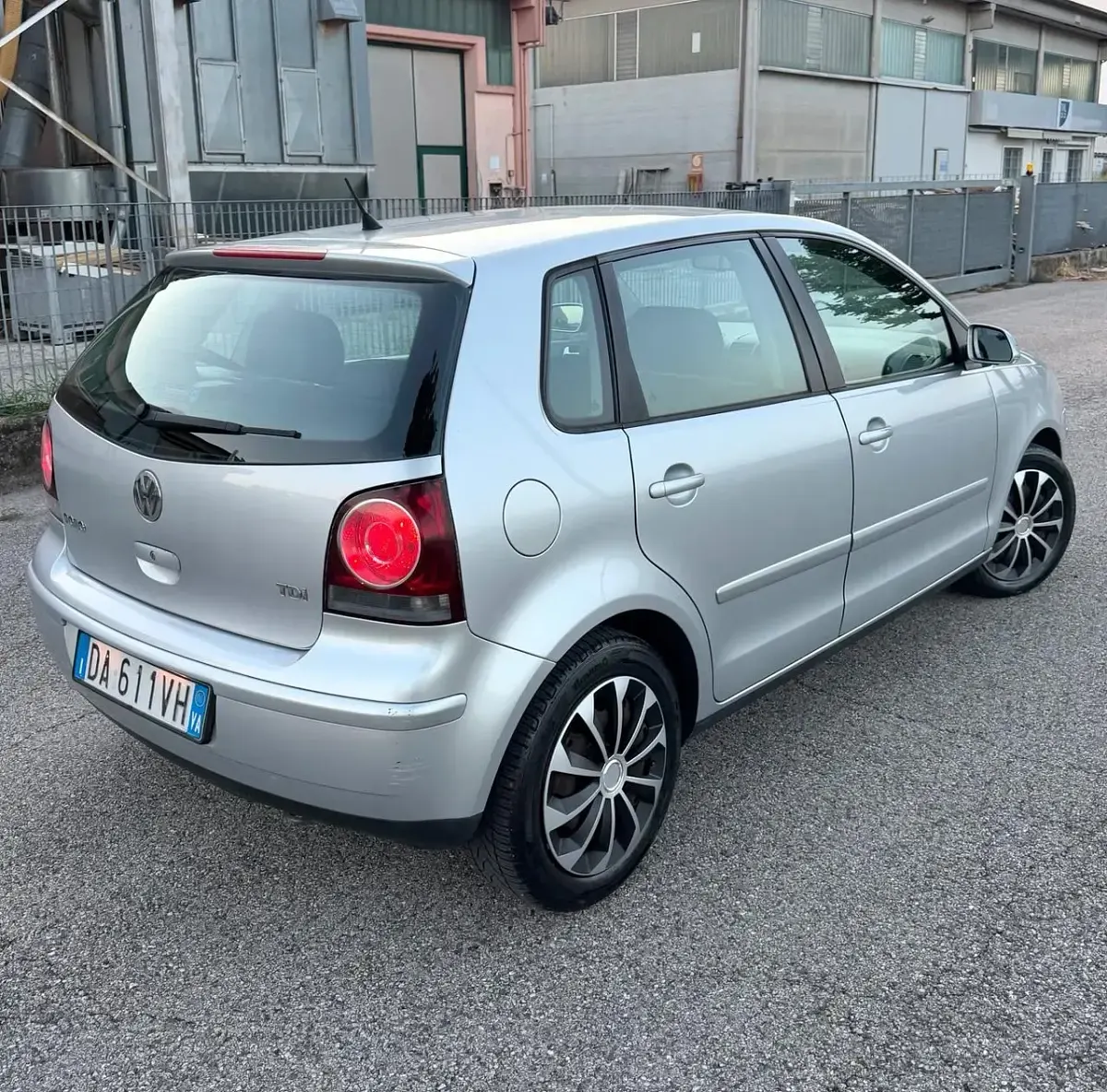 Usata VW Polo Sportline 80 CV (58 kW) 2006 Grigio Utilitaria
