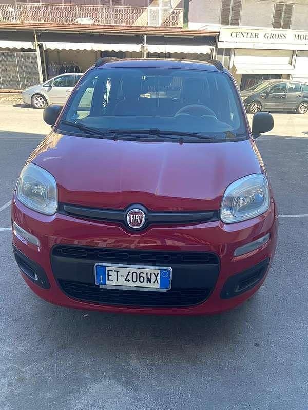 Usata Fiat Panda Lounge 75 CV (55 kW) 2014 Rosso Utilitaria