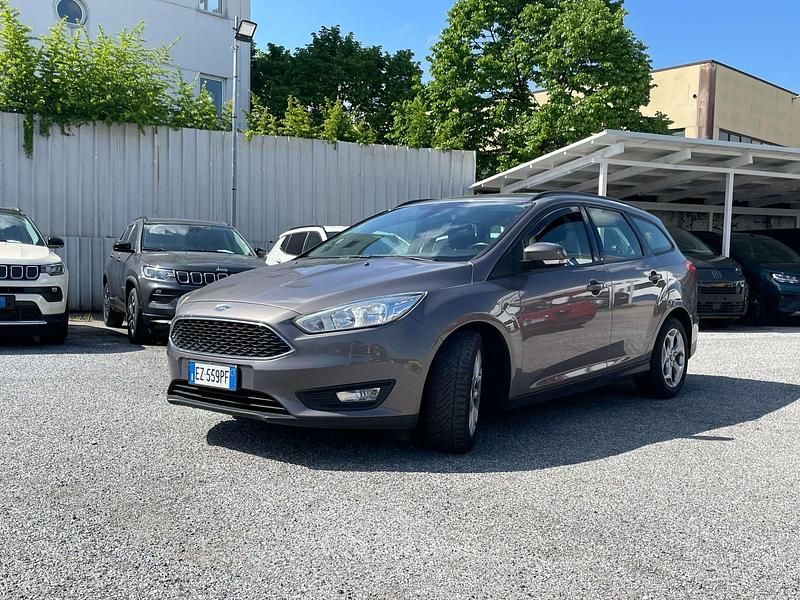 Usata Ford Focus 95 CV (69 kW) 2015 Grigio Station wagon