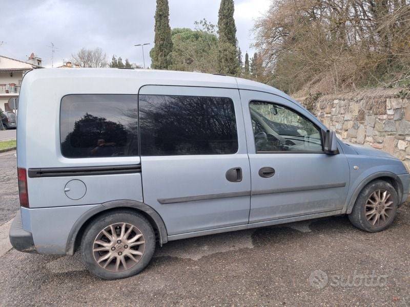 Usata Opel Combo 2009 Blu Monovolume