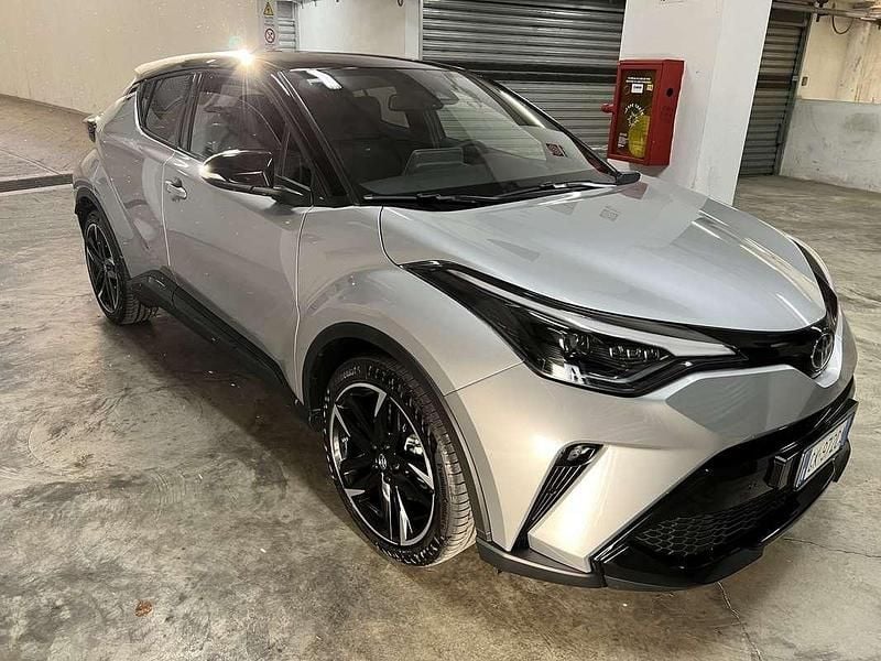 Usata 2022 Toyota C-HR Sport SUV | 24.900 € (Cara) - Immagine 1/4