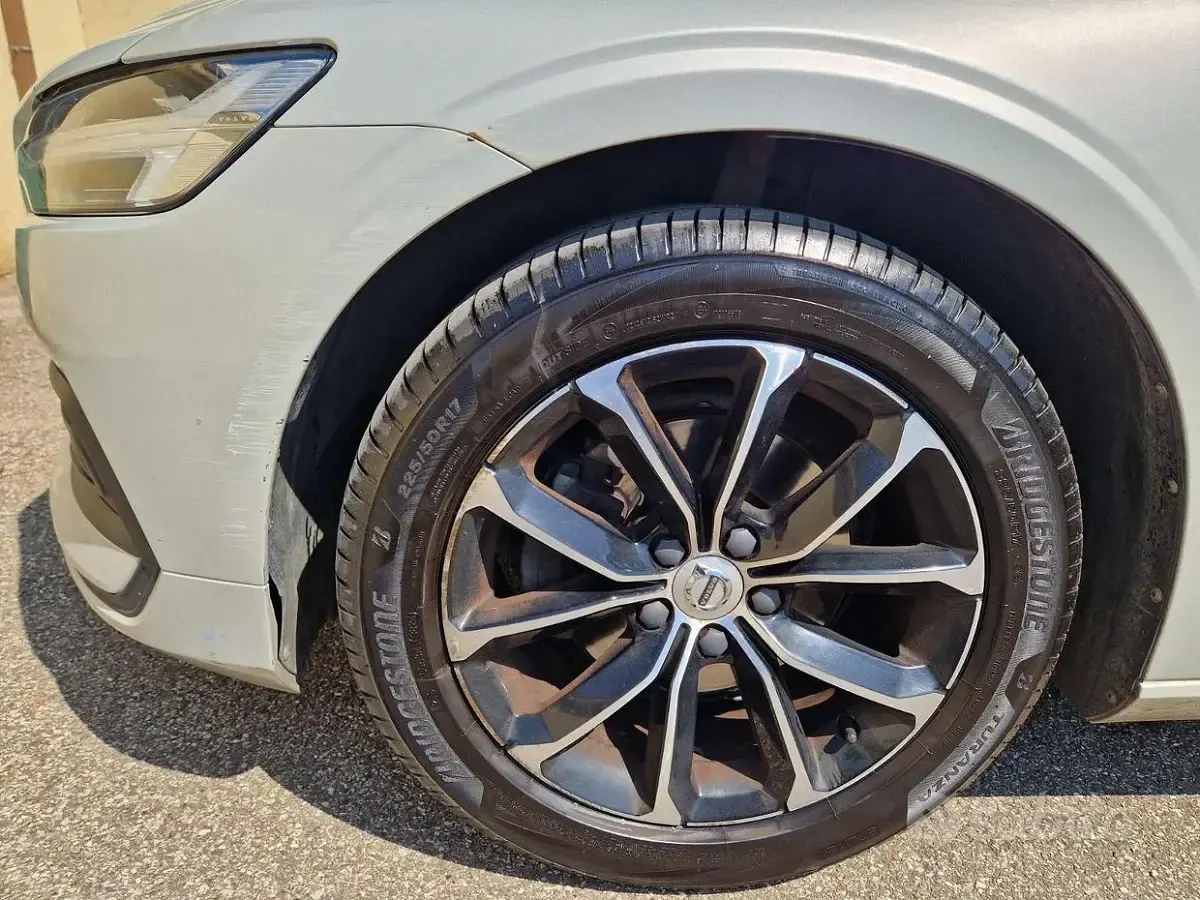 Usata Volvo V60 150 CV (110 kW) 2019 Grigio Station wagon