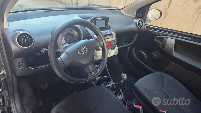 Usata Toyota Aygo 69 CV (50 kW) 2014 Nero Utilitaria