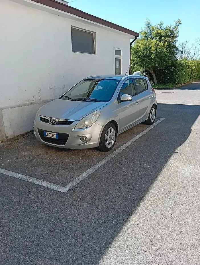 Usata Hyundai i20 85 CV (62 kW) 2012 Grigio Utilitaria
