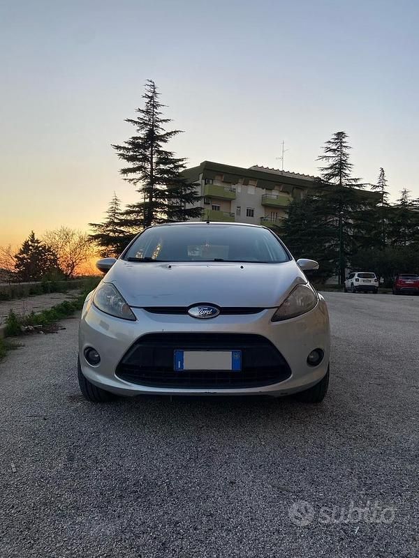 Usata Ford Fiesta 82 CV (60 kW) 2010 Berlina