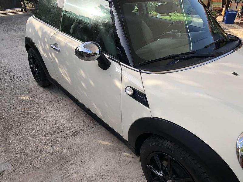 Usata Mini Cooper D 109 CV (80 kW) 2010 Beige Utilitaria