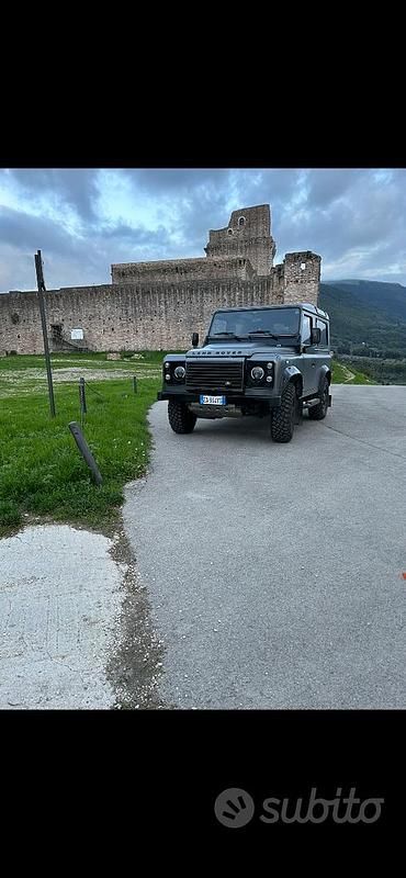 Usata Land Rover Defender 122 CV (89 kW) 2010 Grigio SUV