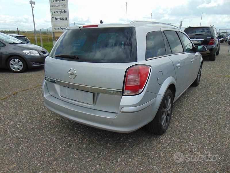Usata Opel Astra 2010 Grigio Station wagon