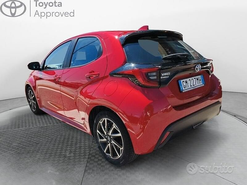 Usata Toyota Yaris Hybrid Trend 92 CV (67 kW) 2023 Rosso Berlina