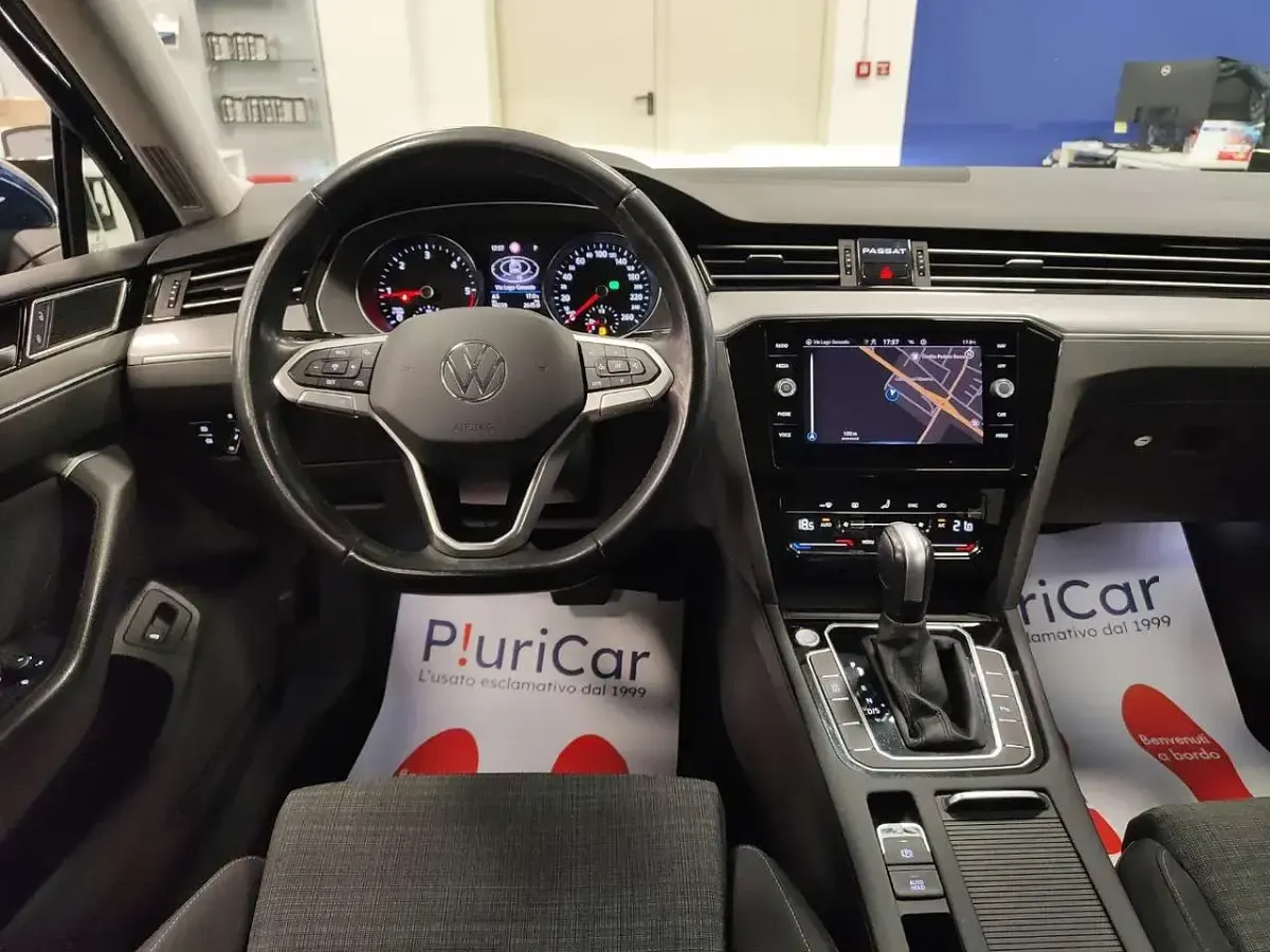 Usata VW Passat 122 CV (89 kW) 2022 Blu/azzurro Station wagon