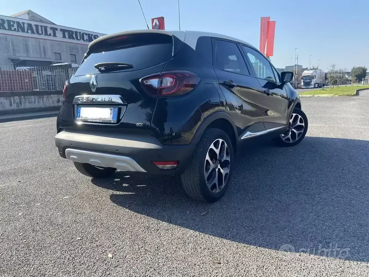 Usata Renault Captur 110 CV (80 kW) 2016 Rosso SUV