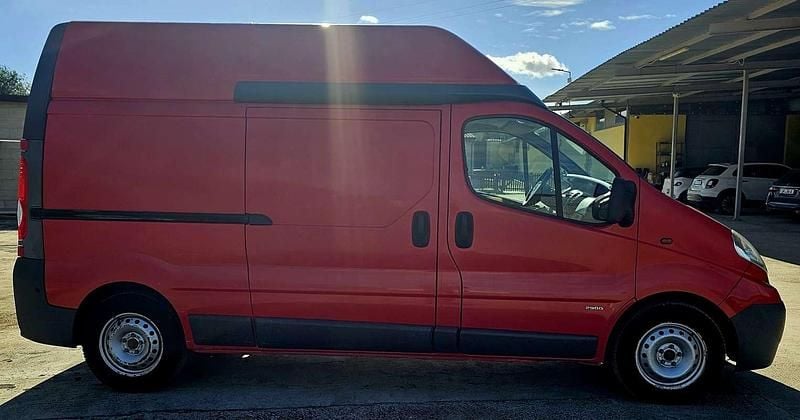 Usata Opel Vivaro 114 CV (83 kW) 2008 Rosso Monovolume