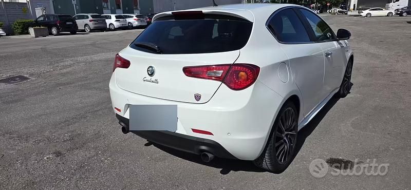 Usata Alfa Romeo Giulietta Quadrifoglio Verde 235 CV (172 kW) 2013 Bianco Utilitaria