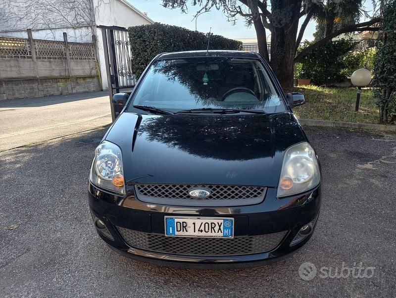 Usata Ford Fiesta Ghia 2008 Nero Utilitaria