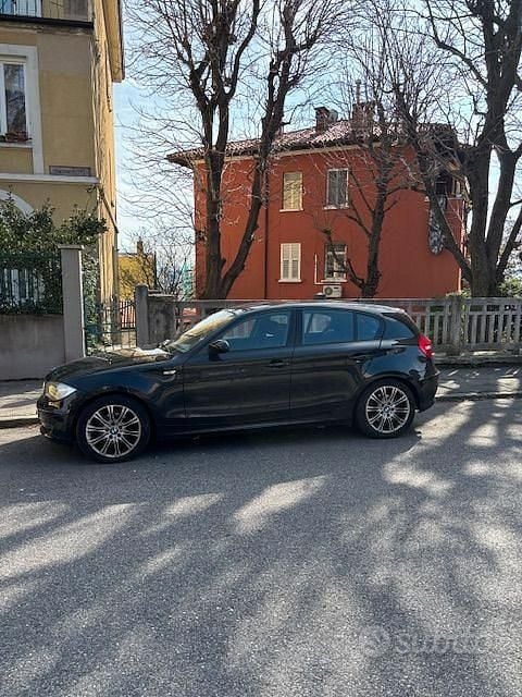 Usata BMW 118 140 CV (102 kW) 2008 Nero Utilitaria