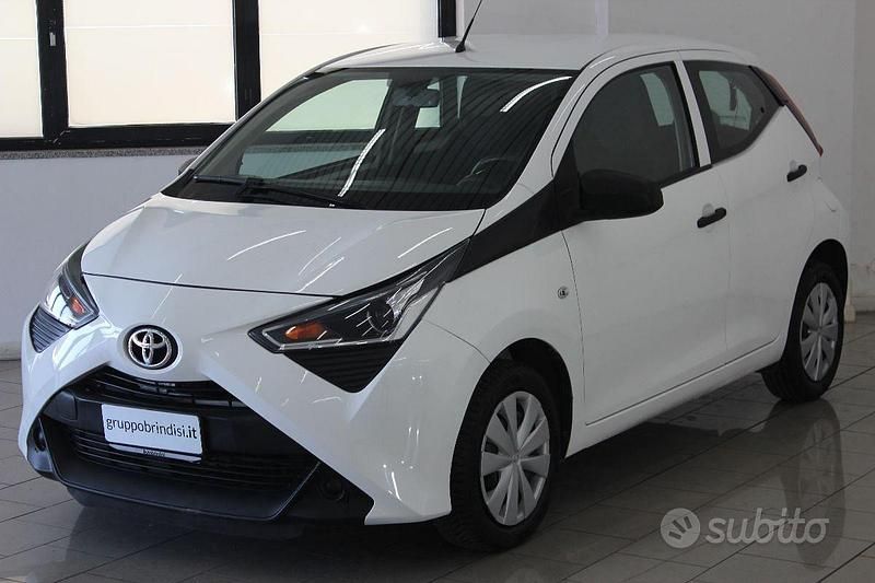 Usata Toyota Aygo Business Edition 72 CV (52 kW) 2021 Bianco Utilitaria