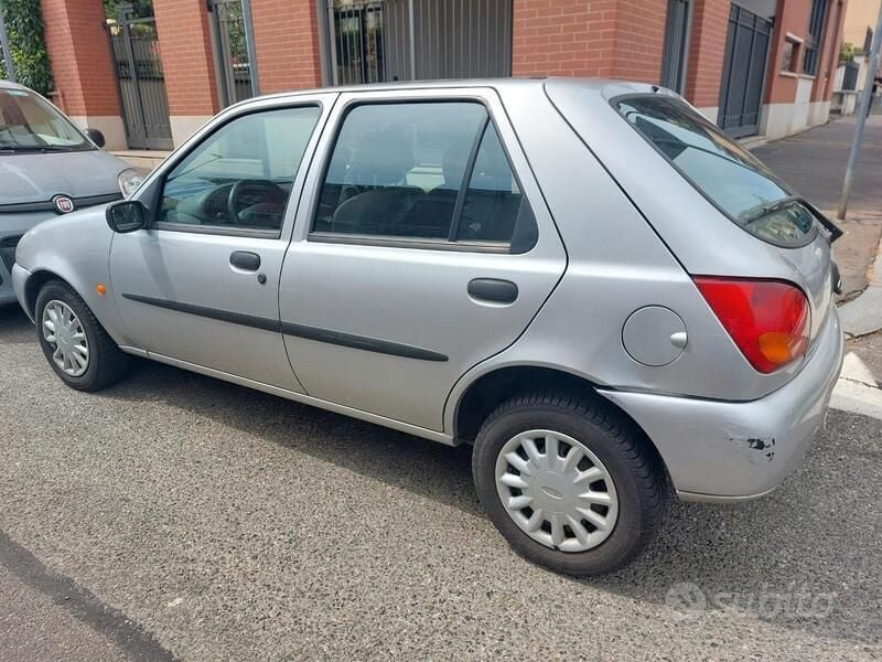 Usata Ford Fiesta 1999 Grigio Utilitaria