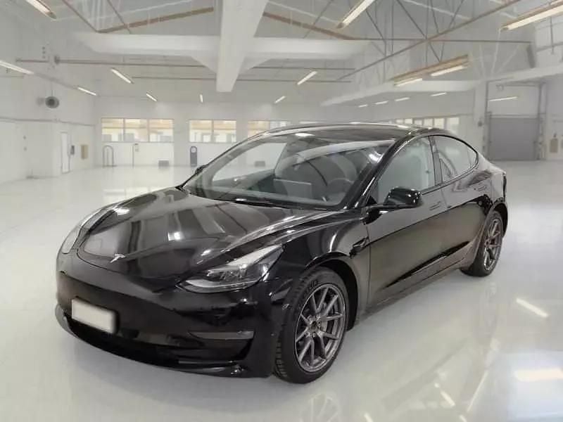 Nero Usata 2022 Tesla Model 3 Berlina | 28.950 € (Buon prezzo) - Immagine 1/4