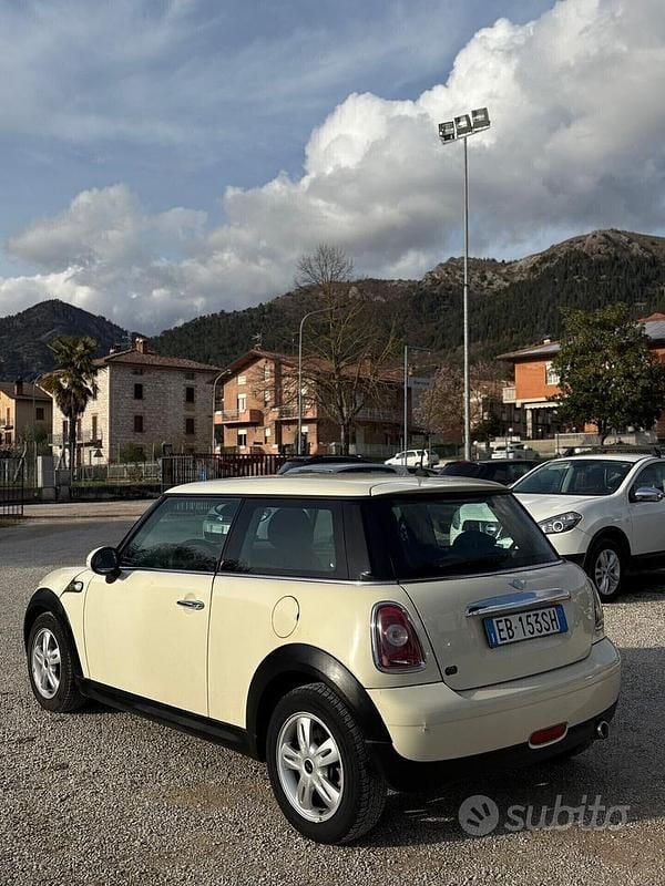 Occasion Mini Cooper D 109 ch (80 kW) 2010 Blanc Citadine