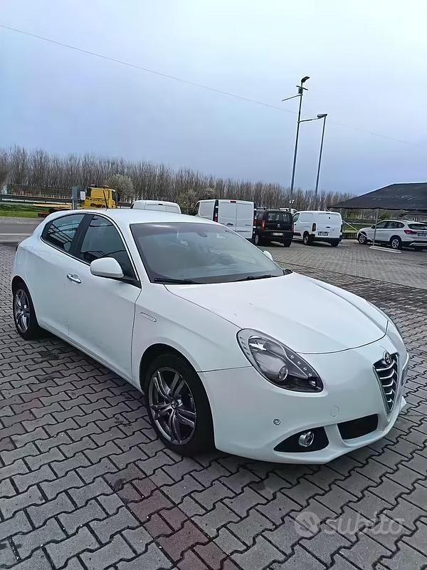 Usata Alfa Romeo Giulietta Business 120 CV (88 kW) 2016 Bianco Utilitaria