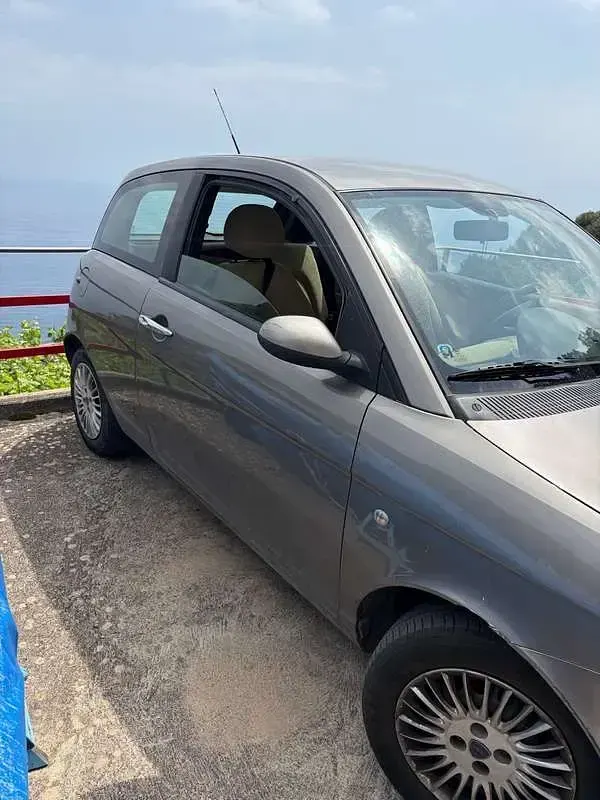 Usata Lancia Ypsilon 60 CV (44 kW) 2005 Utilitaria