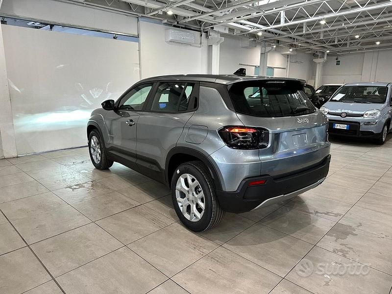 Nuova Jeep Avenger Altitude 101 CV (74 kW) 2025 Grigio SUV