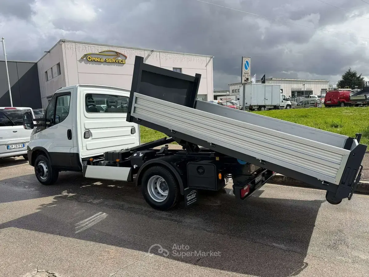 Usata Iveco Daily 150 CV (110 kW) 2017 Bianco Furgone