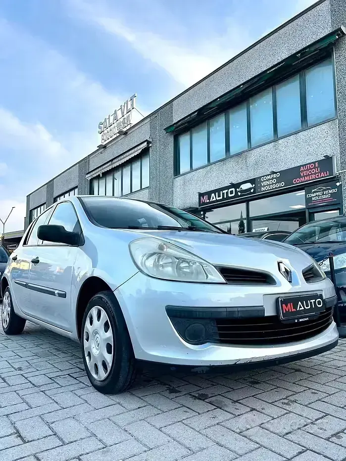 Usata Renault Clio II Dynamique 75 CV (55 kW) 2008 Grigio Berlina