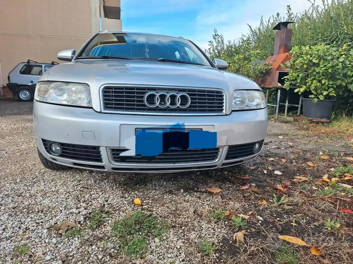 Usata Audi A4 130 CV (95 kW) 2004 Grigio Station wagon