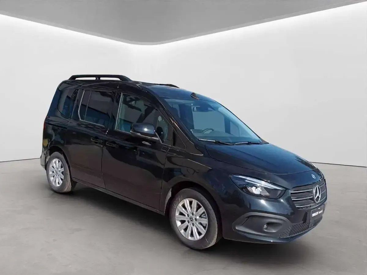 Nuova Mercedes 180 Premium 116 CV (85 kW) 2026 Nero loparite Berlina