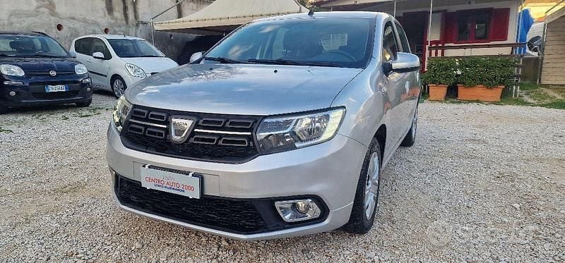 Usata Dacia Sandero Comfort 75 CV (55 kW) 2020 Argento Berlina