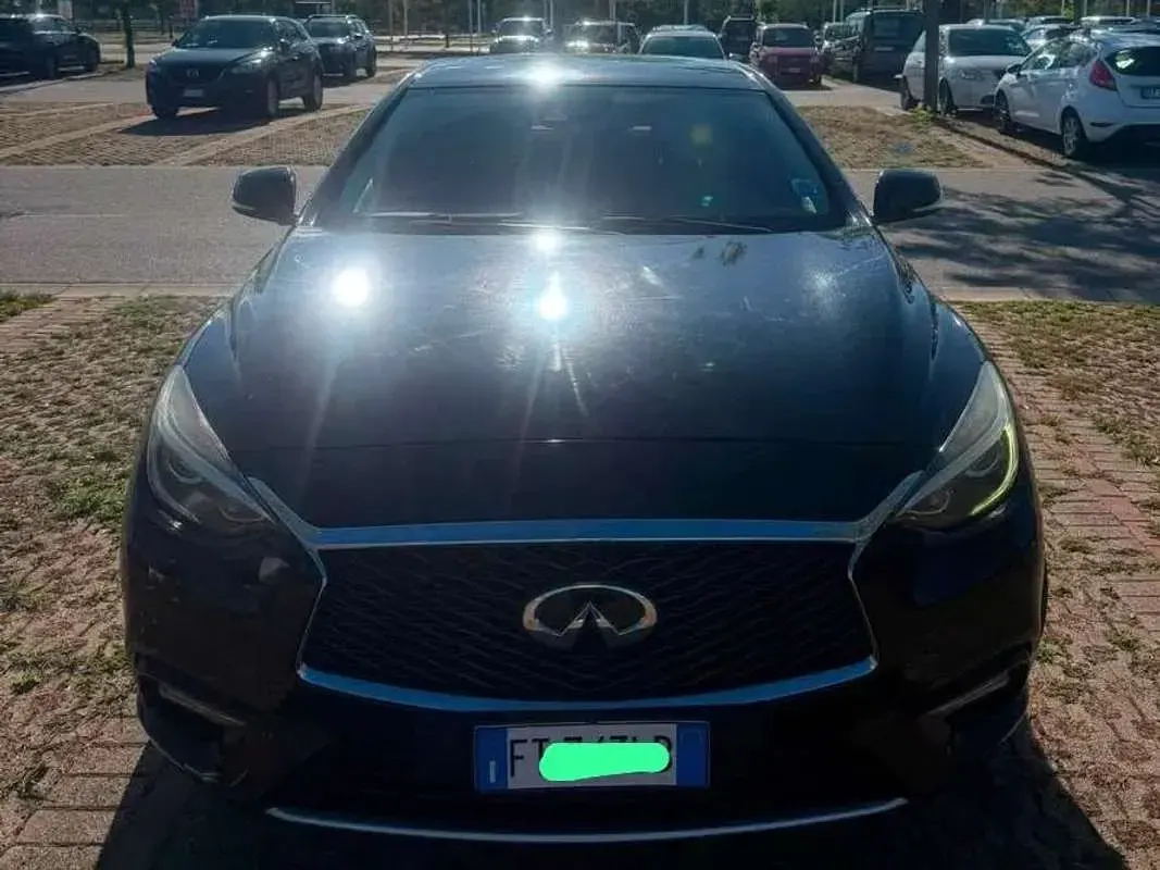 Usata Infiniti Q30 Business 109 CV (80 kW) 2018 Nero Berlina