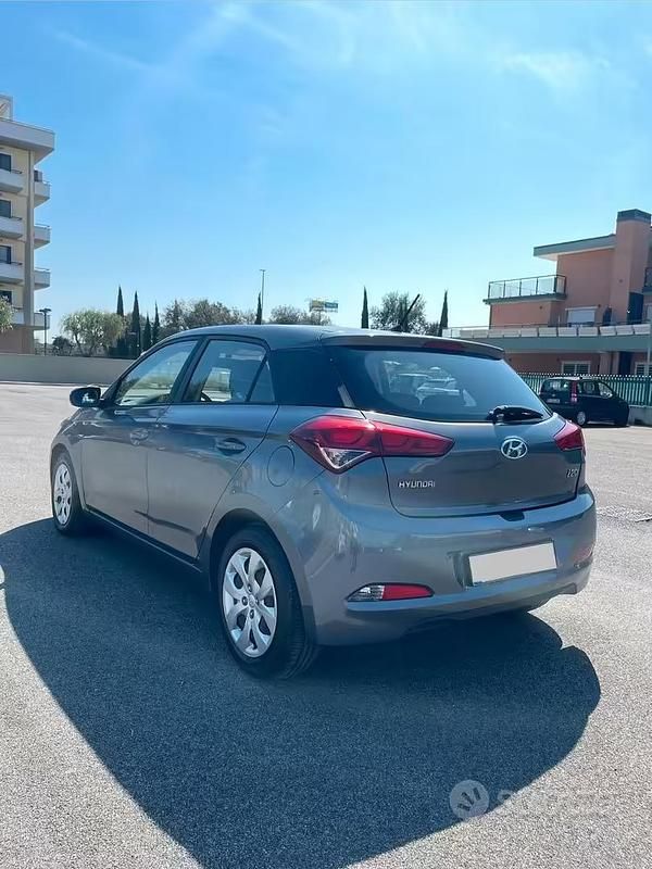 Usata Hyundai i20 2016 Grigio Berlina