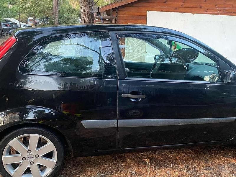 Usata Ford Fiesta Zetec 75 CV (55 kW) 2006 Utilitaria