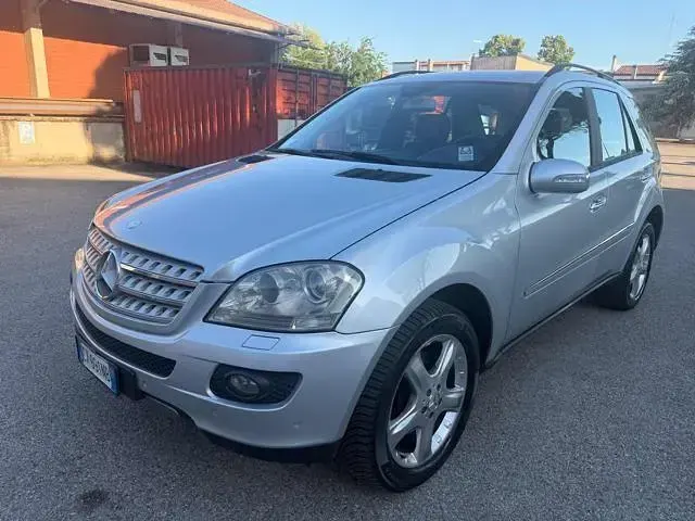 Usata Mercedes ML320 224 CV (164 kW) 2005 Grigio SUV
