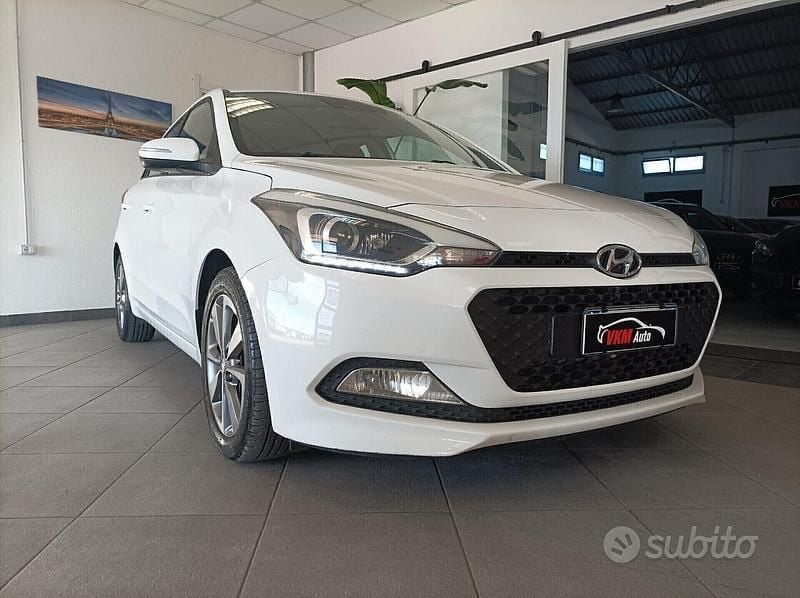 Usata Hyundai i20 Comfort 75 CV (55 kW) 2018 Bianco Berlina