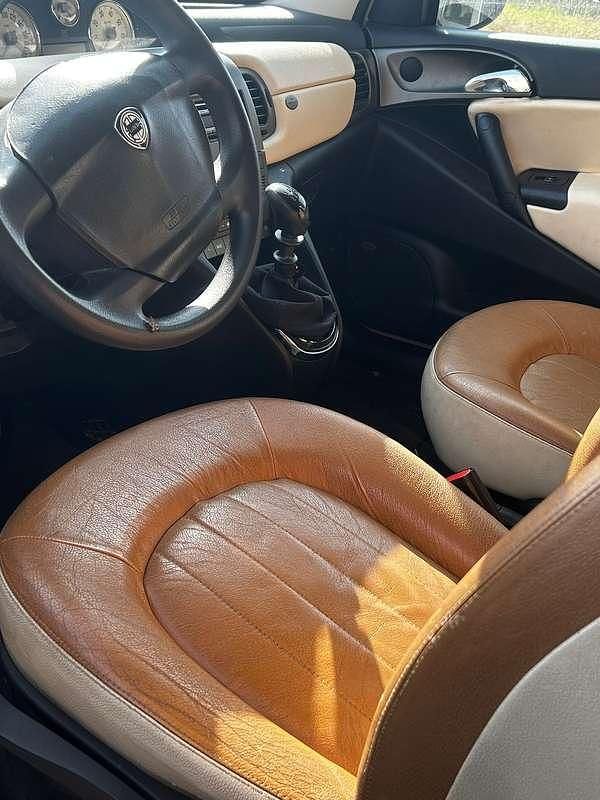 Usata Lancia Ypsilon 80 CV (58 kW) 2004 Beige Utilitaria