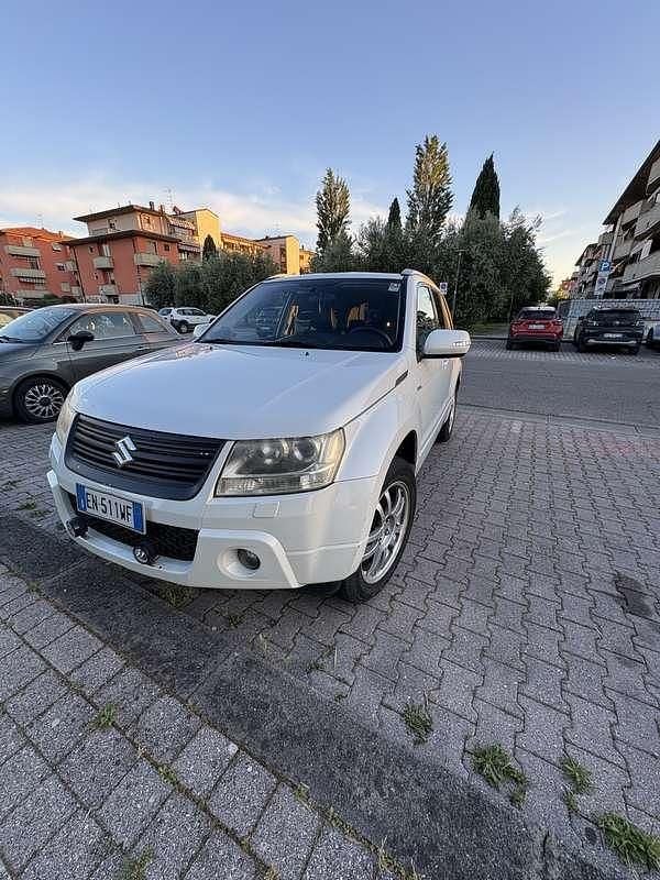 Usata Suzuki Grand Vitara 129 CV (94 kW) 2012 Bianco SUV