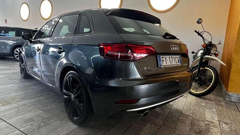 Usado Audi A3 S-Line 116 CV (85 kW) 2019 Gris Berlina