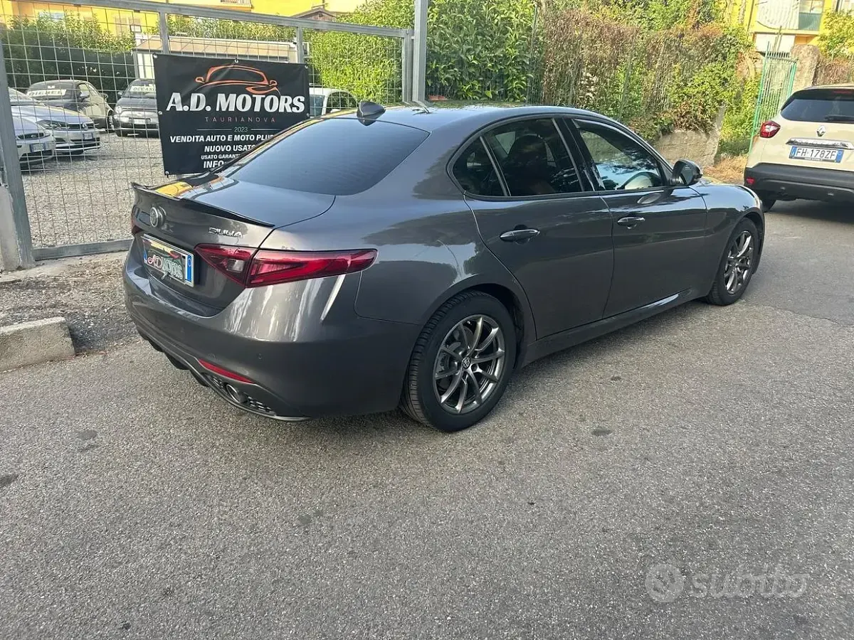 Usata Alfa Romeo Giulia Executive 160 CV (117 kW) 2019 Grigio Berlina