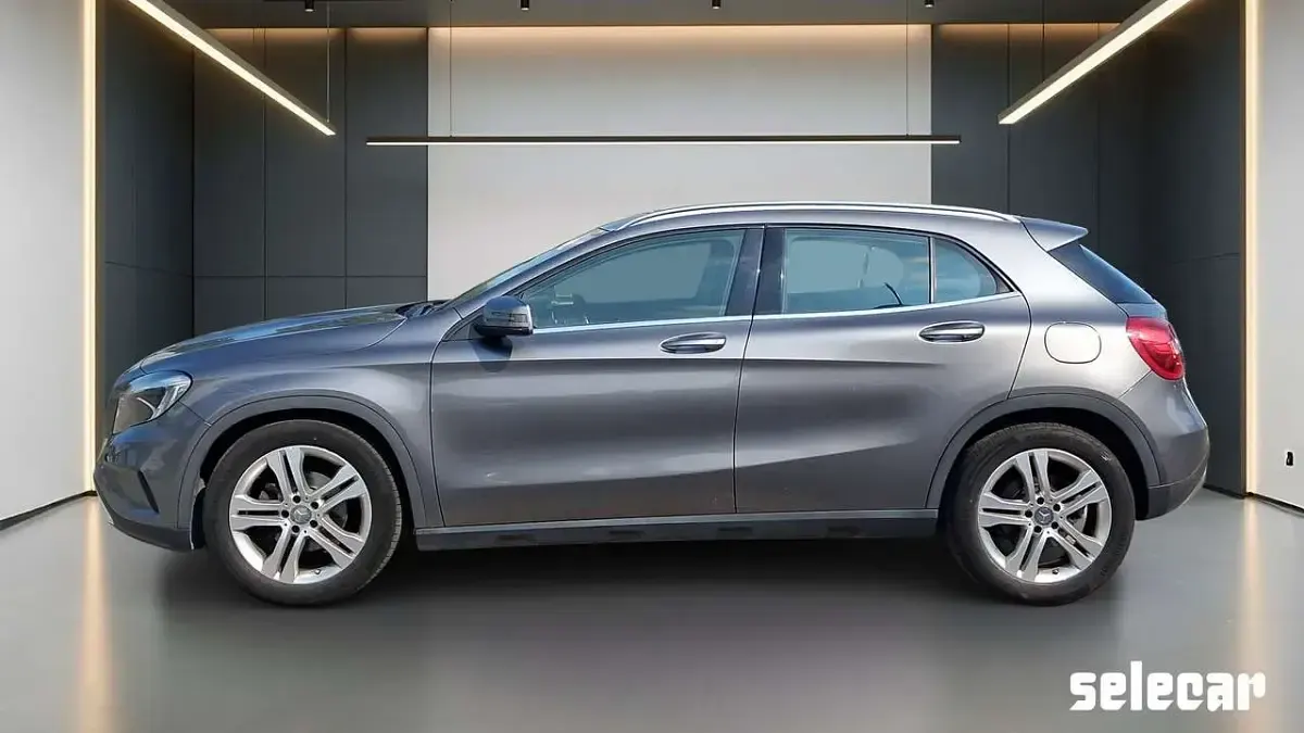 Usata Mercedes GLA200 Premium 136 CV (100 kW) 2015 Grigio metallizzato scuro SUV