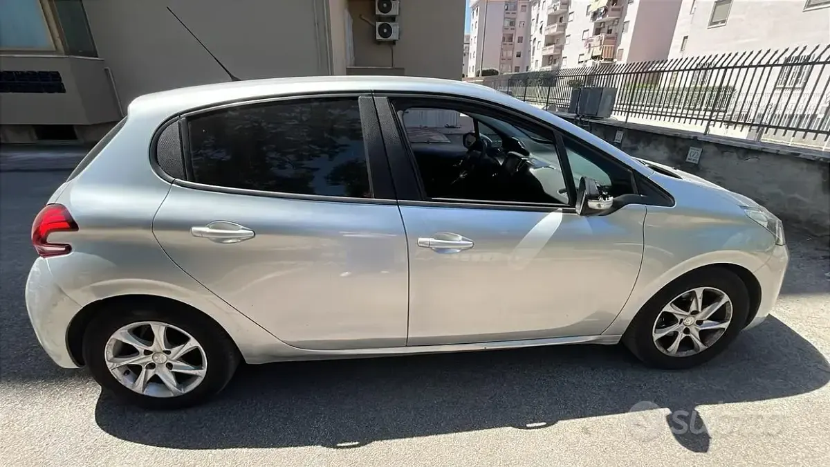 Usata Peugeot 208 68 CV (50 kW) 2013 Grigio Utilitaria