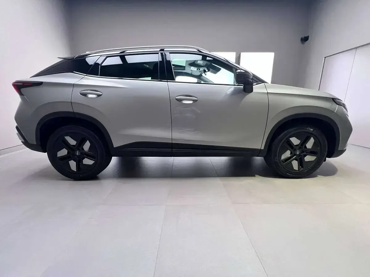 Usata Omoda 5 147 CV (108 kW) 2026 Aviation silver & black roof SUV