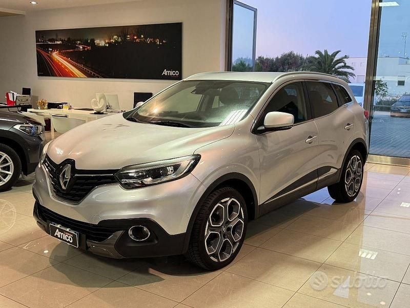 Grigio chiaro Usata 2016 Renault Kadjar Intens SUV | 10.900 € (Buon prezzo) - Immagine 1/4
