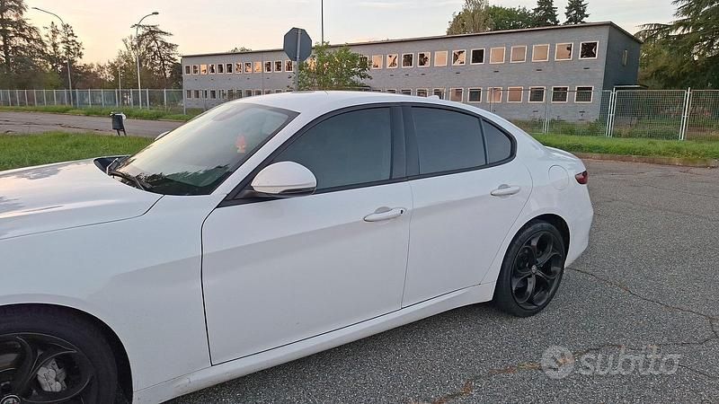 Usata Alfa Romeo Giulia 150 CV (110 kW) 2018 Berlina