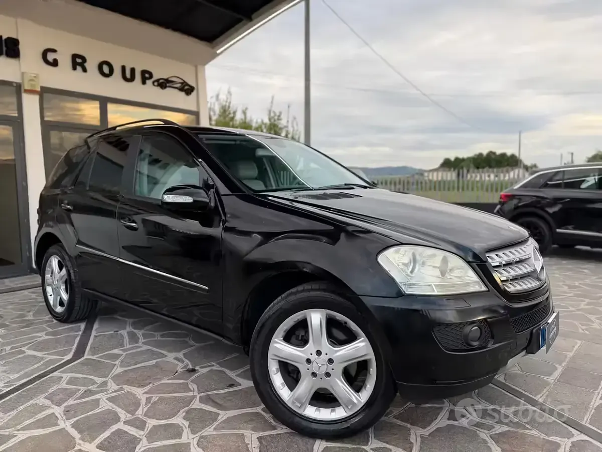 Usata Mercedes ML320 224 CV (164 kW) 2006 Nero SUV
