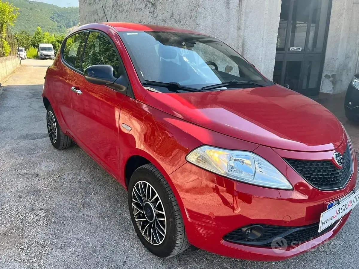 Usata Lancia Ypsilon 80 CV (58 kW) 2018 Rosso Utilitaria