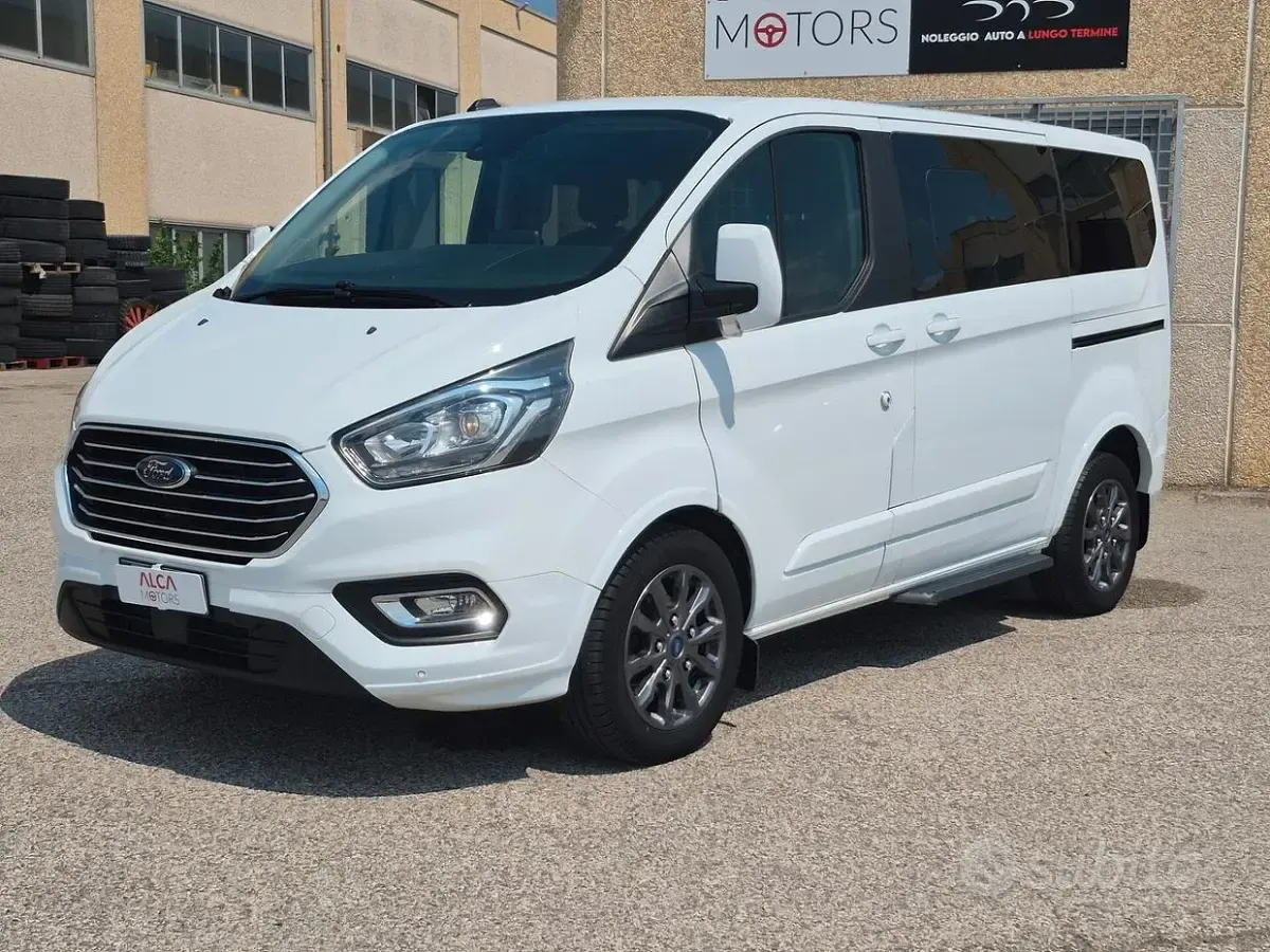 Usata Ford Tourneo Custom Titanium 131 CV (96 kW) 2021 Bianco Furgone